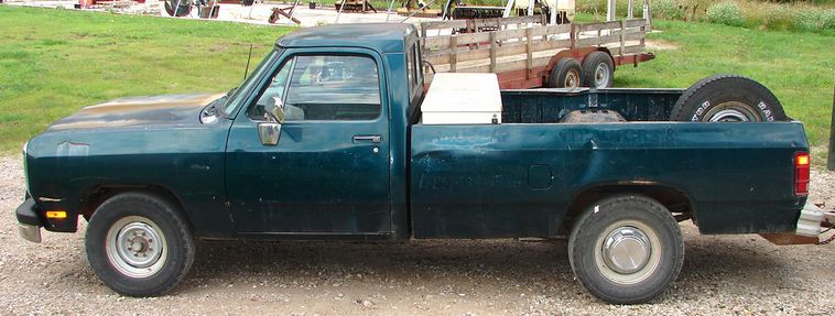 image for item 5916 1993 Dodge D-250 pickup