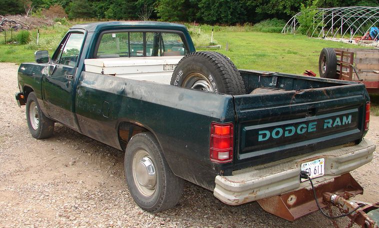 image for item 5916 1993 Dodge D-250 pickup