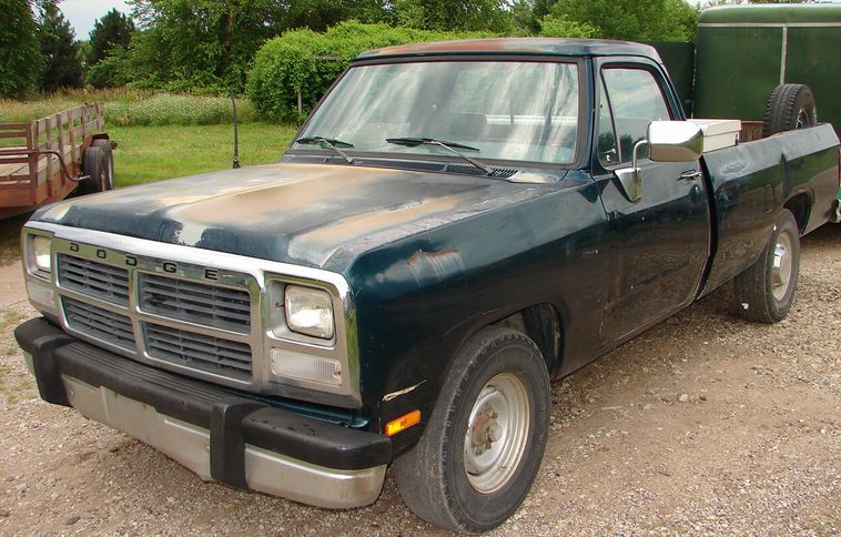 image for item 5916 1993 Dodge D-250 pickup