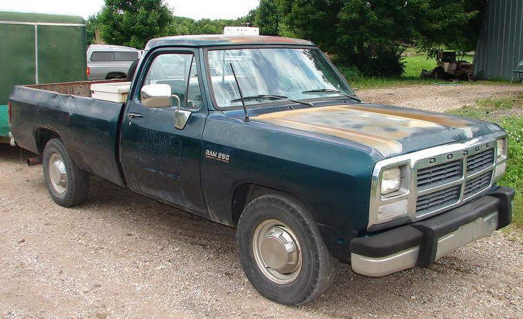 image for item 5916 1993 Dodge D-250 pickup