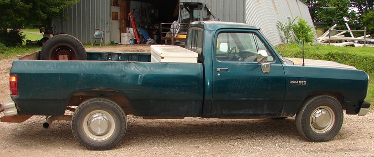 image for item 5916 1993 Dodge D-250 pickup