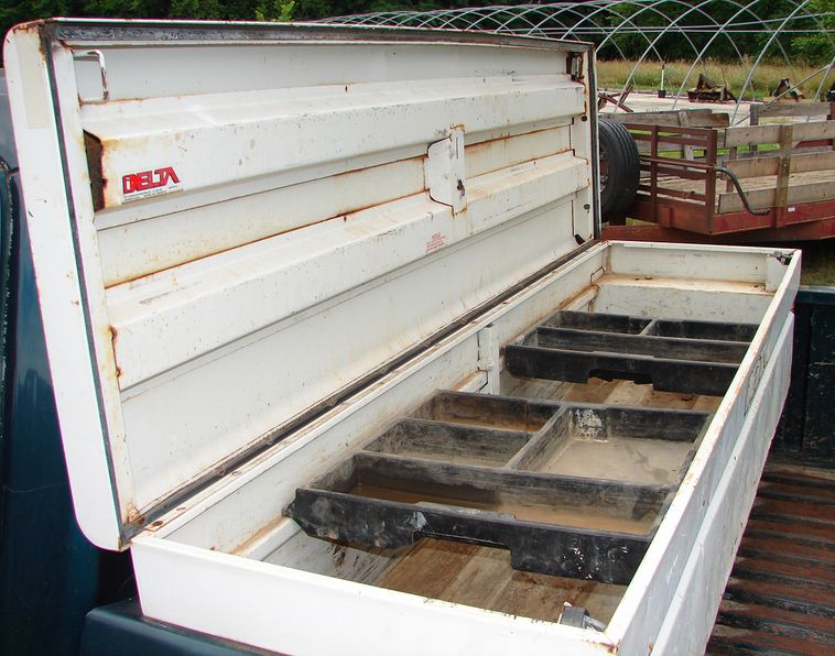 image for item 5916 1993 Dodge D-250 pickup