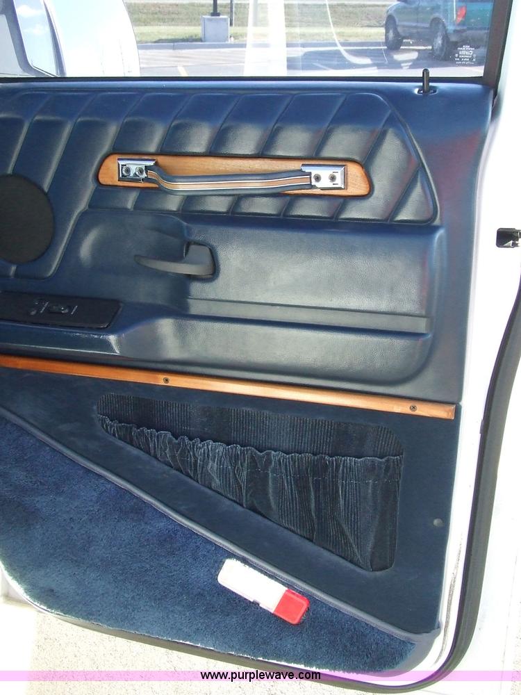 image for item 6599 1993 Ford Trans-Air Econoline E150 seven-passenger conversion van