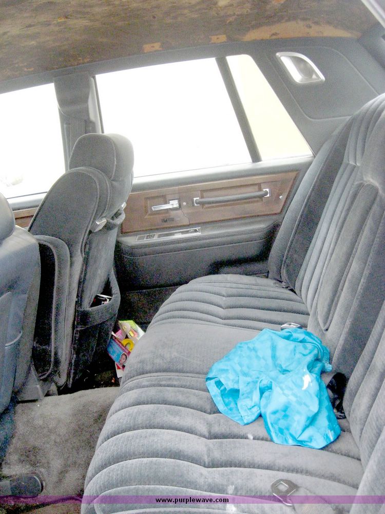 image for item 6605 1984 Lincoln Continental