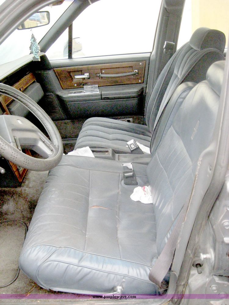 image for item 6605 1984 Lincoln Continental