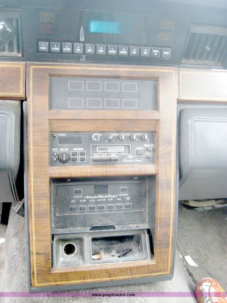 image for item 6605 1984 Lincoln Continental