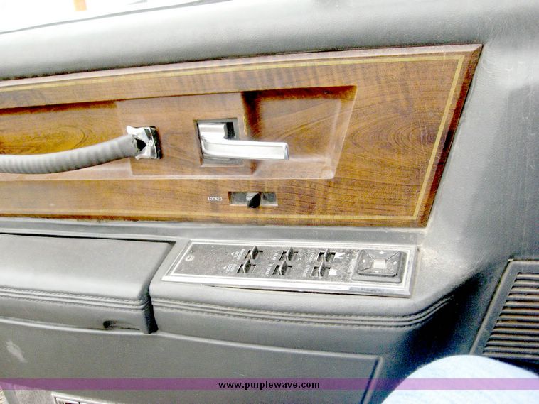 image for item 6605 1984 Lincoln Continental