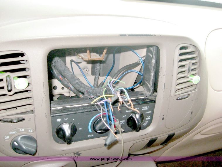 image for item 6606 1998 Ford Expedition