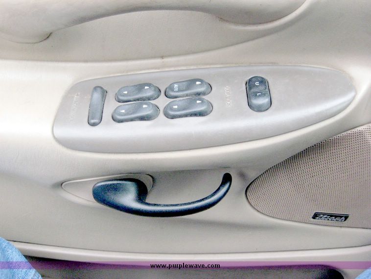 image for item 6606 1998 Ford Expedition