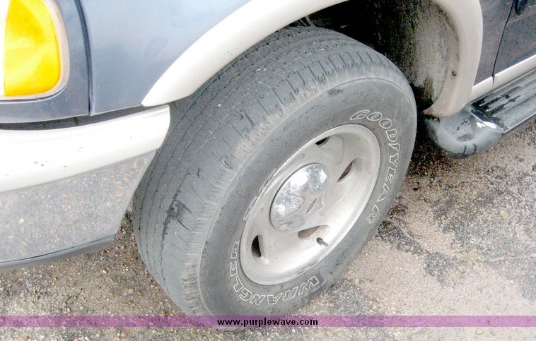 image for item 6606 1998 Ford Expedition