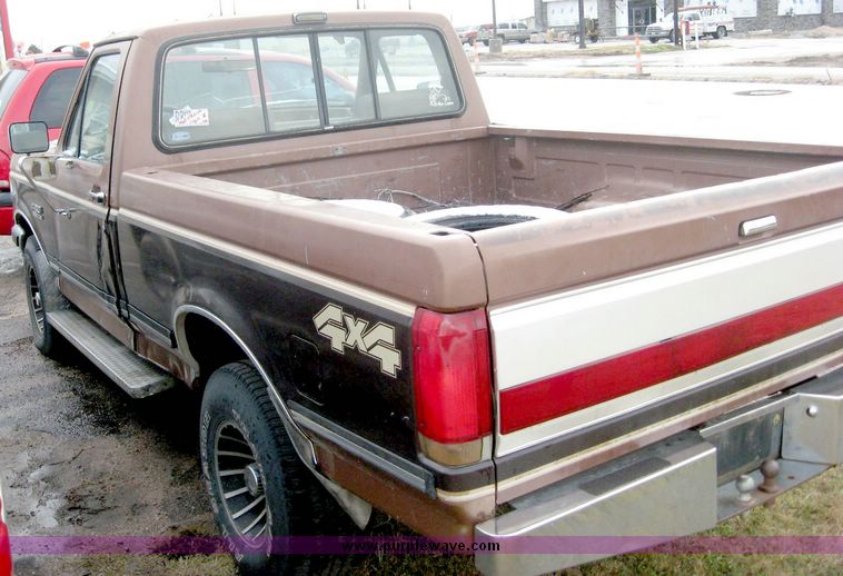 image for item 6607 1991 Ford F150 pickup truck