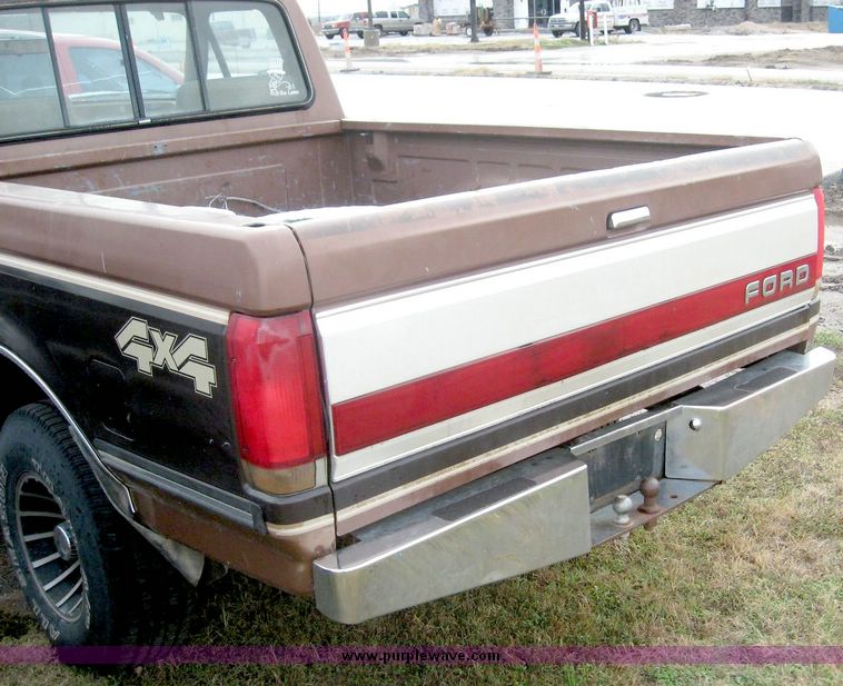 image for item 6607 1991 Ford F150 pickup truck