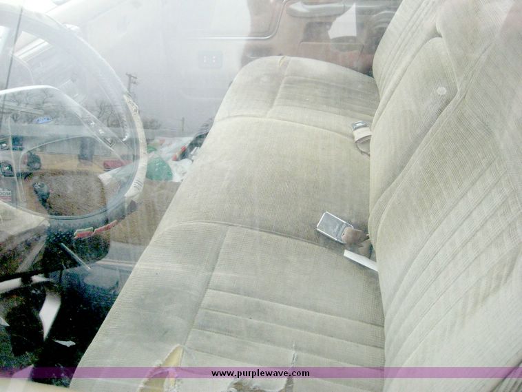 image for item 6607 1991 Ford F150 pickup truck