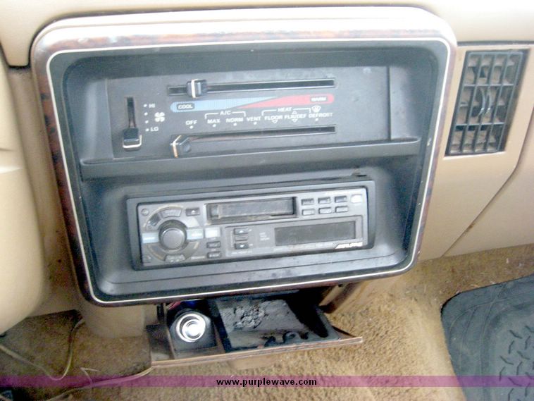 image for item 6607 1991 Ford F150 pickup truck