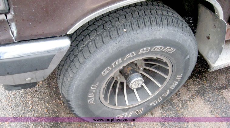 image for item 6607 1991 Ford F150 pickup truck