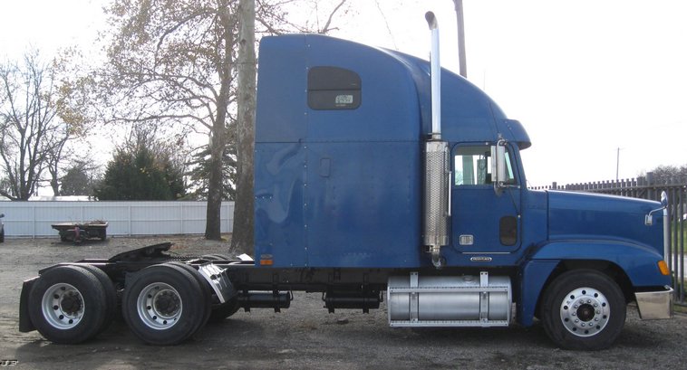 image for item 6662 1997 Freightliner Conventional FLD120 semi