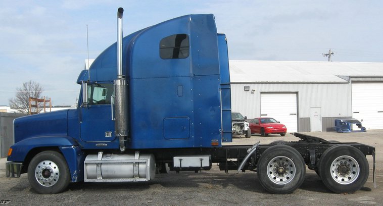 image for item 6662 1997 Freightliner Conventional FLD120 semi