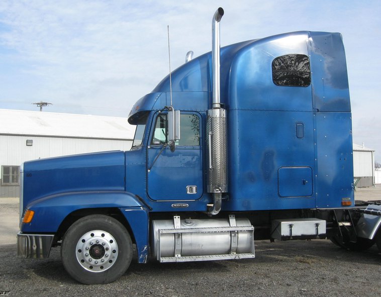 image for item 6662 1997 Freightliner Conventional FLD120 semi