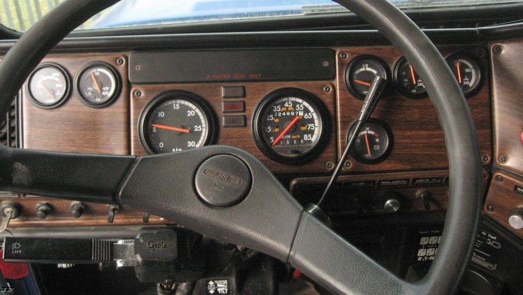 image for item 6662 1997 Freightliner Conventional FLD120 semi