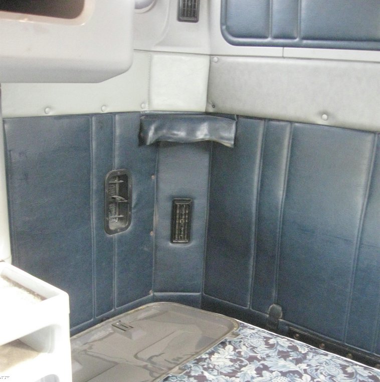 image for item 6662 1997 Freightliner Conventional FLD120 semi