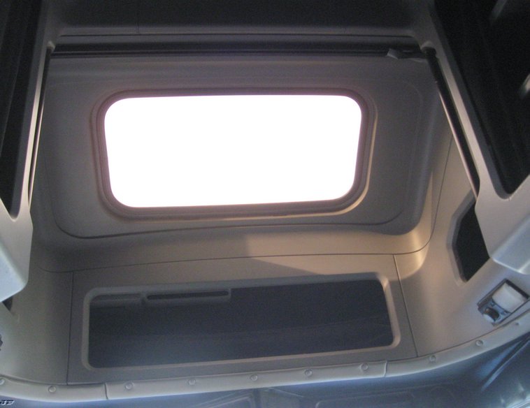 image for item 6662 1997 Freightliner Conventional FLD120 semi