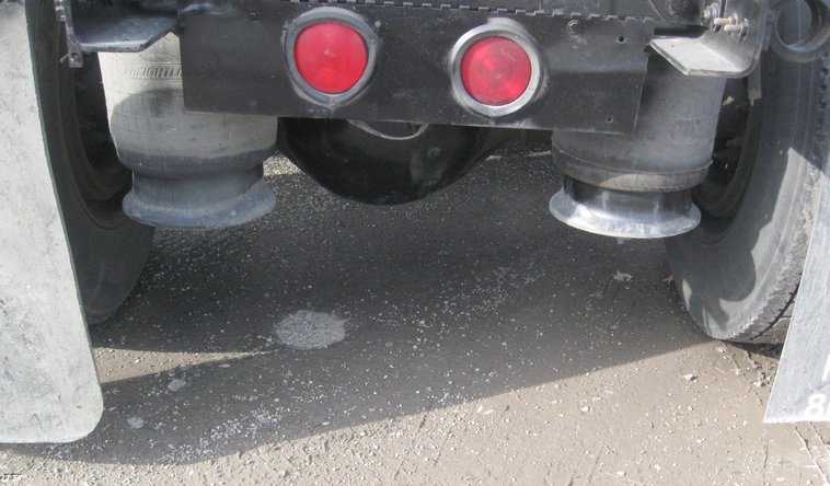 image for item 6662 1997 Freightliner Conventional FLD120 semi