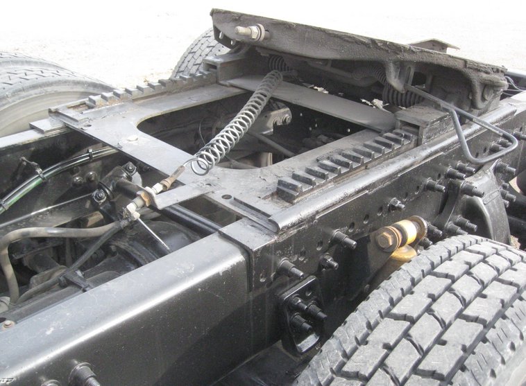 image for item 6662 1997 Freightliner Conventional FLD120 semi