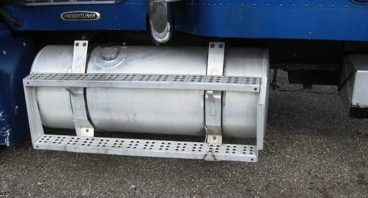 image for item 6662 1997 Freightliner Conventional FLD120 semi