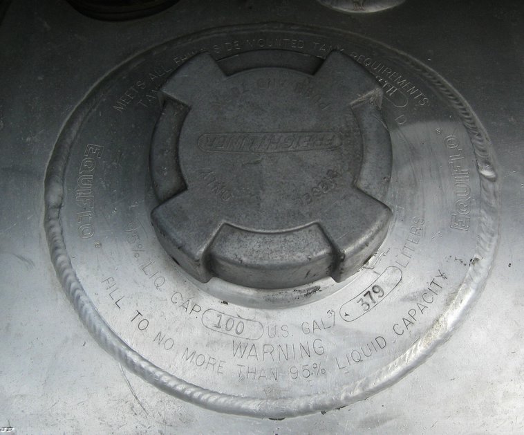 image for item 6662 1997 Freightliner Conventional FLD120 semi