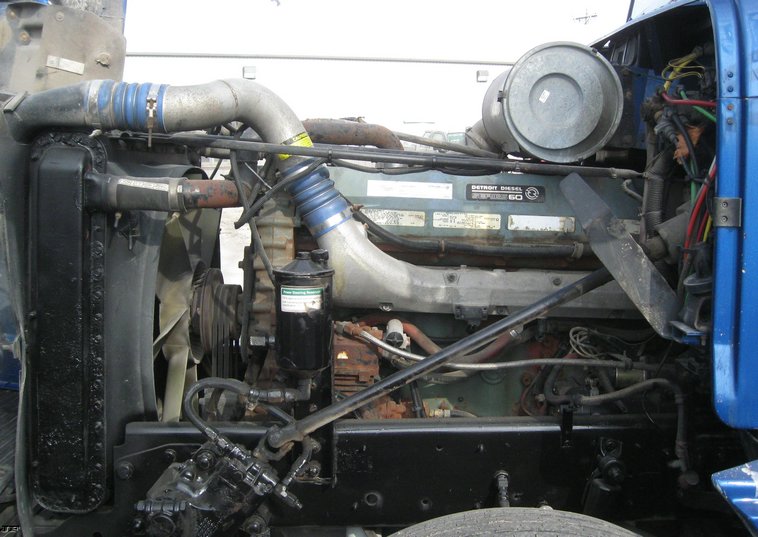 image for item 6662 1997 Freightliner Conventional FLD120 semi