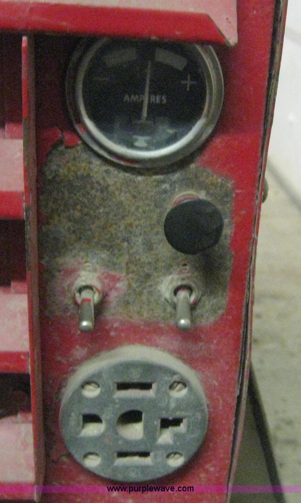 image for item 6668 Lincoln WD225G7  electric welder