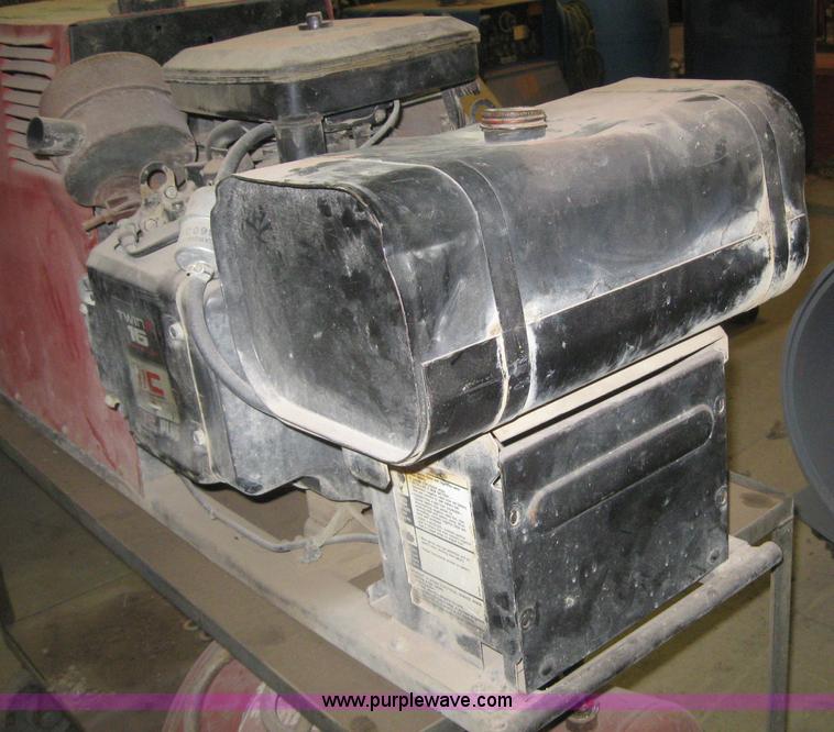 image for item 6668 Lincoln WD225G7  electric welder