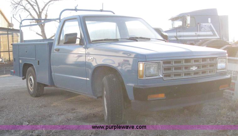 image for item 6669 1988 Chevrolet S10 pickup