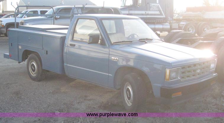 image for item 6669 1988 Chevrolet S10 pickup