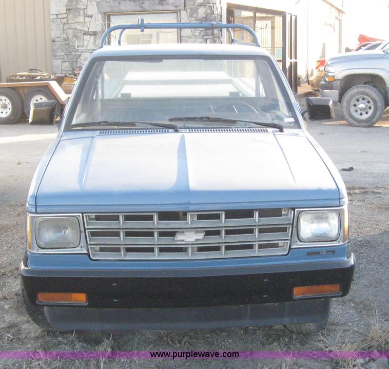 image for item 6669 1988 Chevrolet S10 pickup
