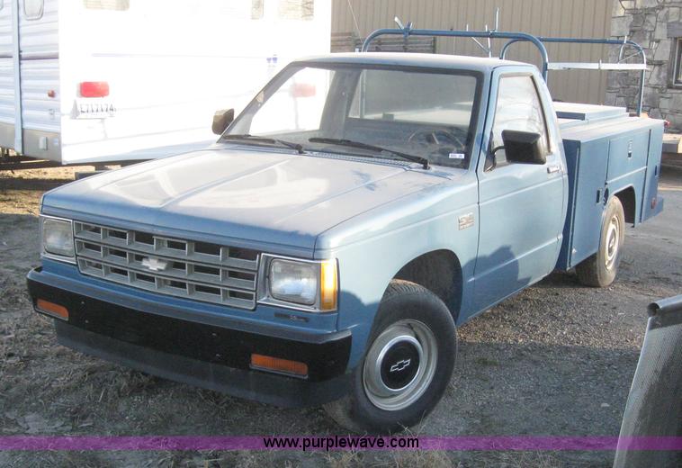 image for item 6669 1988 Chevrolet S10 pickup