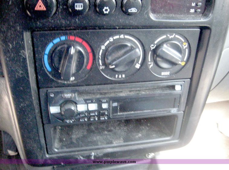 image for item 6693 1998 Kia Sportage