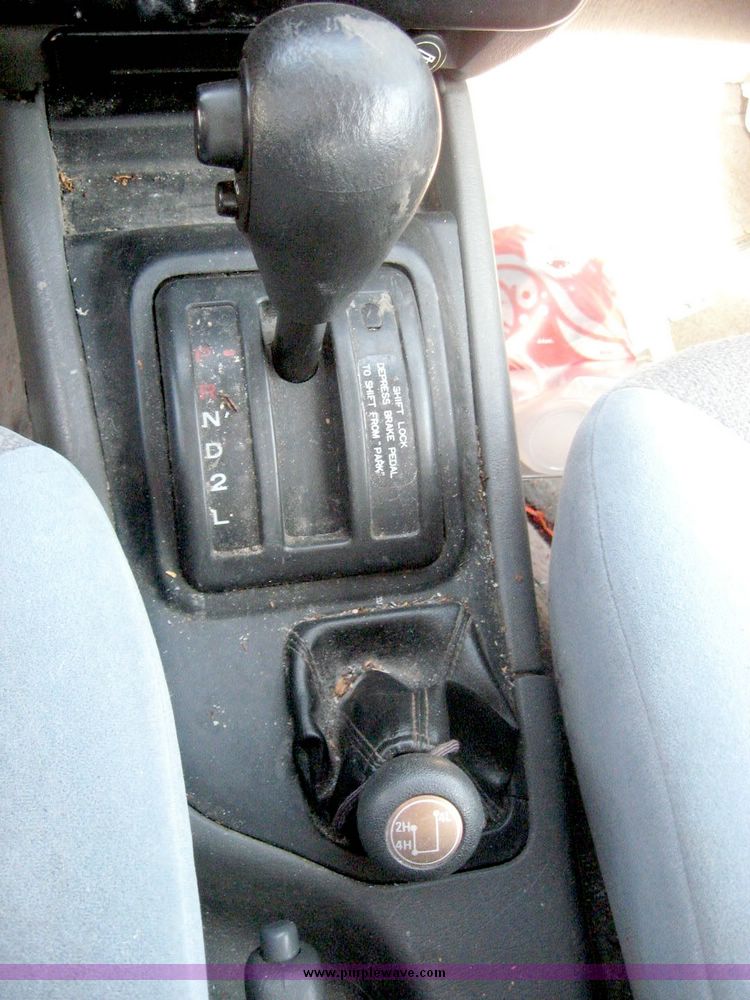 image for item 6693 1998 Kia Sportage