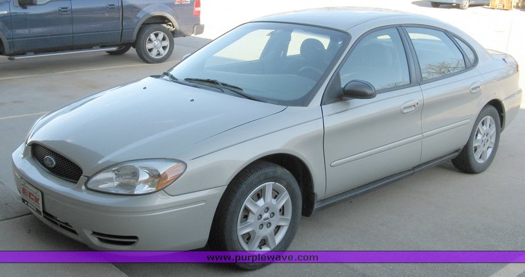image for item 7707 2004 Ford Taurus LX