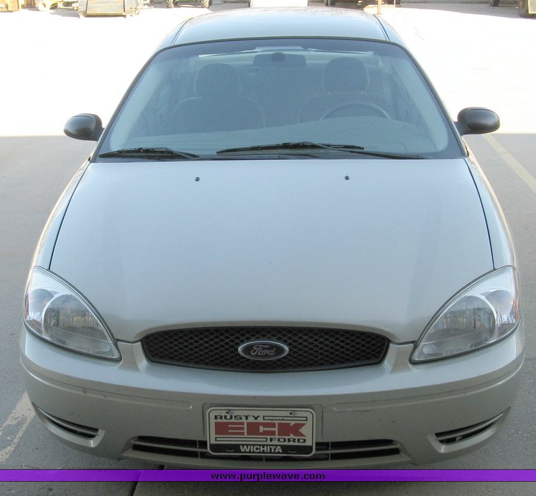 image for item 7707 2004 Ford Taurus LX