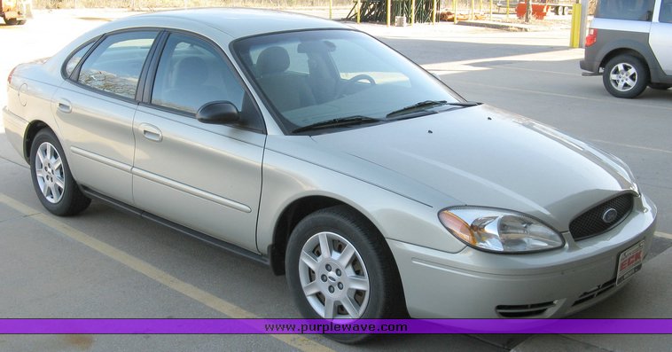 image for item 7707 2004 Ford Taurus LX