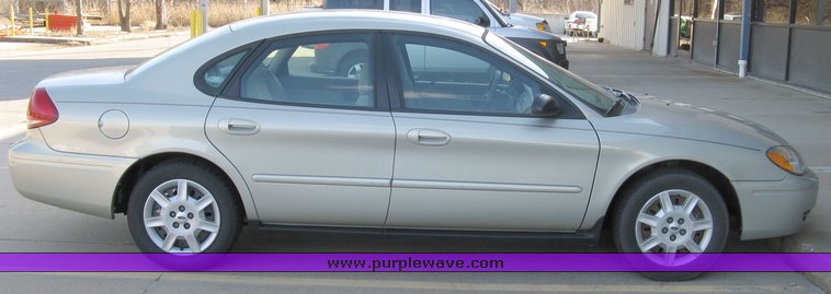 image for item 7707 2004 Ford Taurus LX
