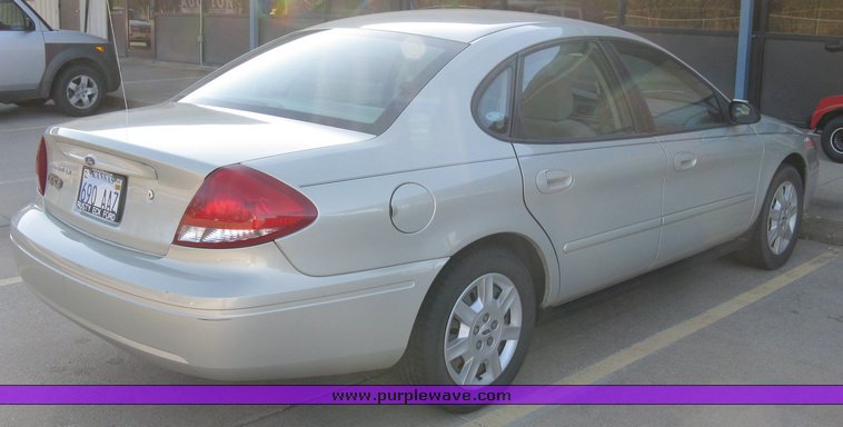 image for item 7707 2004 Ford Taurus LX