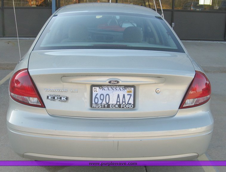 image for item 7707 2004 Ford Taurus LX