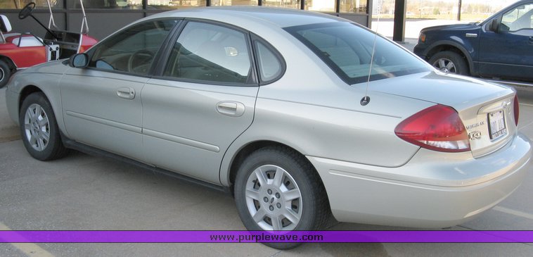 image for item 7707 2004 Ford Taurus LX