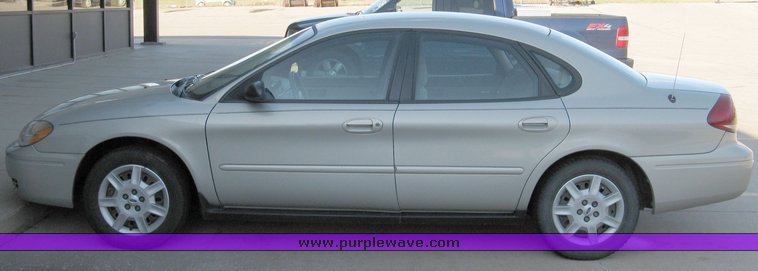 image for item 7707 2004 Ford Taurus LX