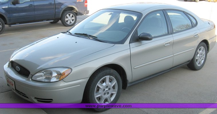 image for item 7707 2004 Ford Taurus LX