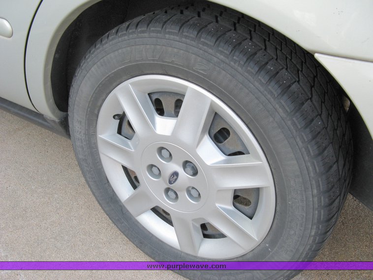 image for item 7707 2004 Ford Taurus LX