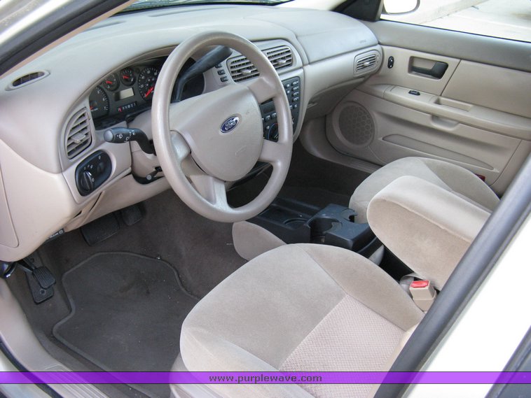 image for item 7707 2004 Ford Taurus LX