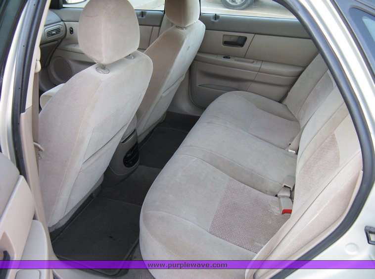 image for item 7707 2004 Ford Taurus LX